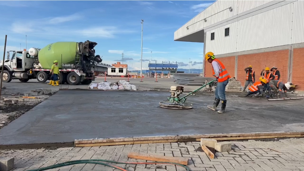 Fase 2: Vaciado Mixer y Alisado Mecánico con Helicóptero